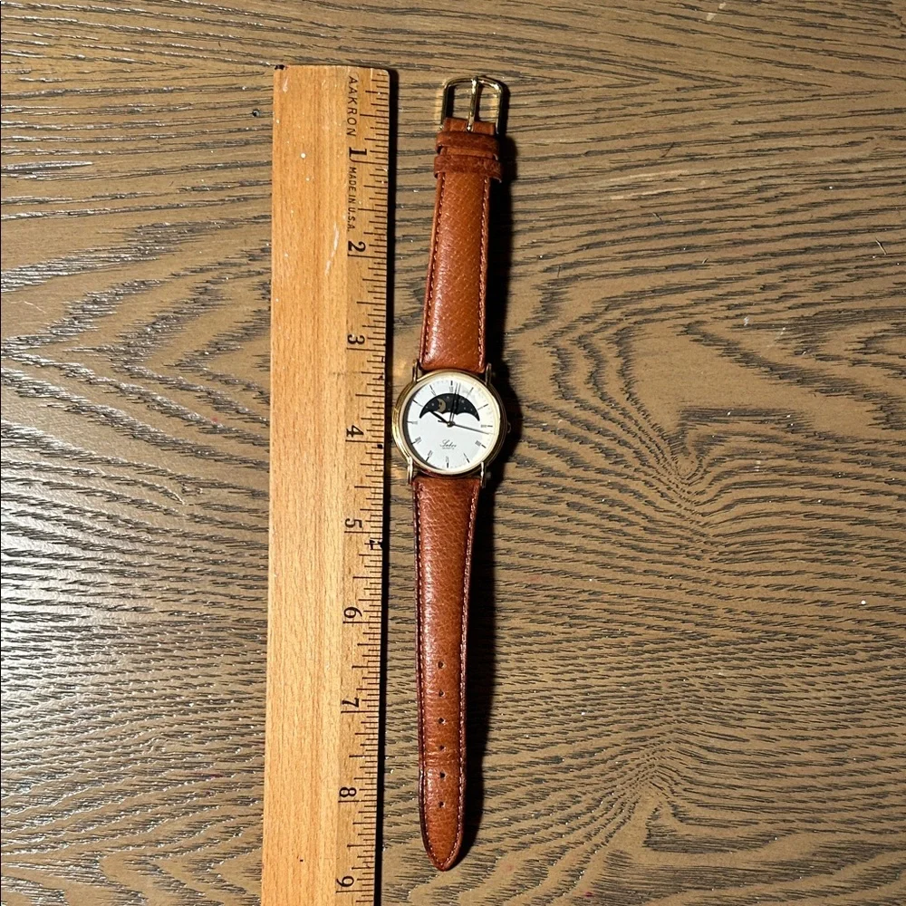 Vintage LABRE Quartz Moon Phase Gold Tone Watch - Picture 5 of 9